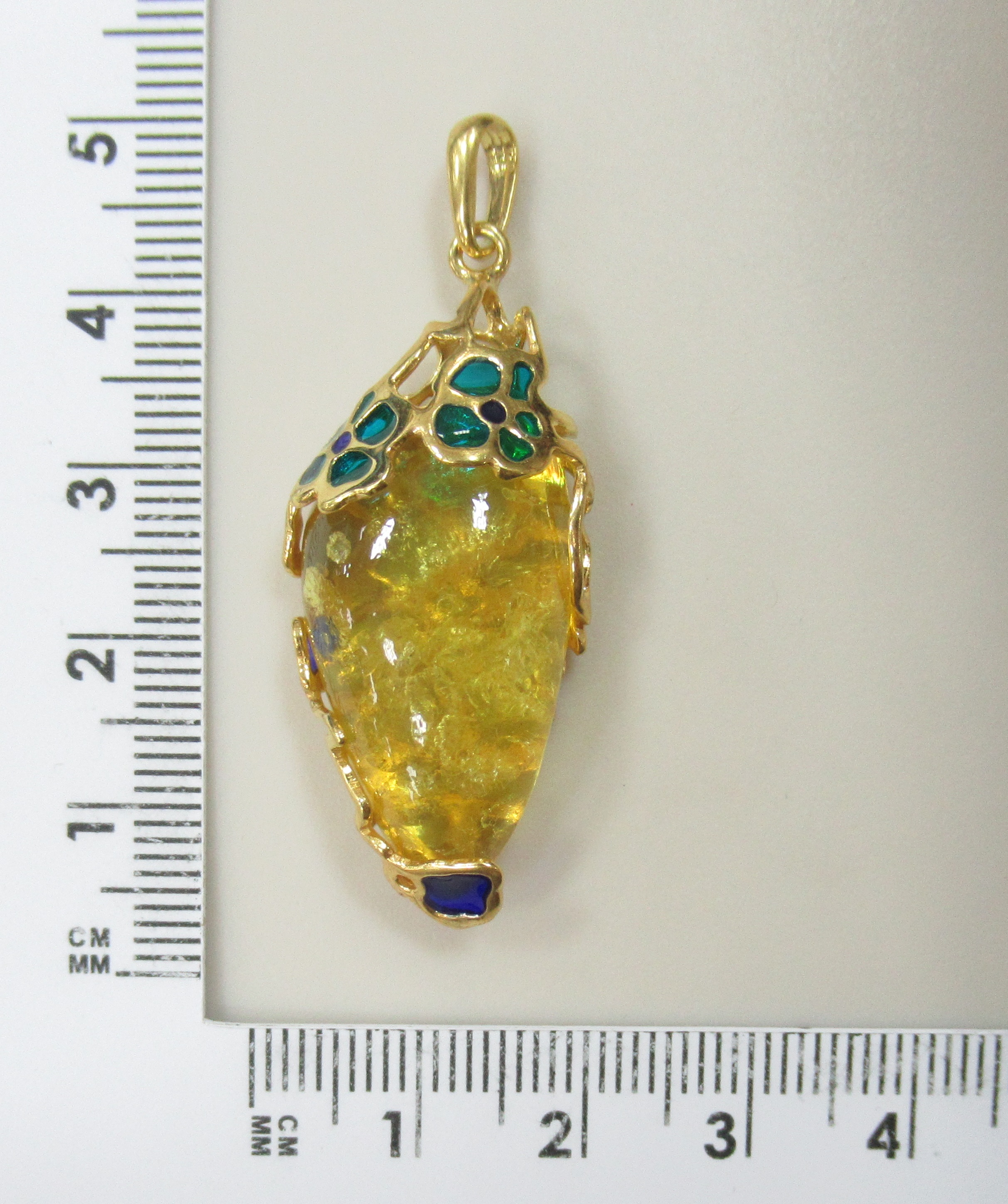 Серебряная подвеска с янтарем